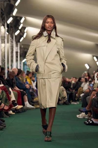 Look 7